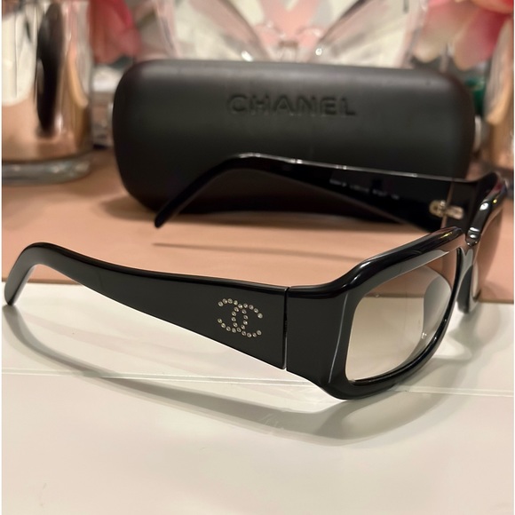 CHANEL Accessories - Chanel Rectangle Sunglasses 🕶️